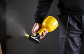 シロアリ予防に使用する薬剤散布器具のイメージ